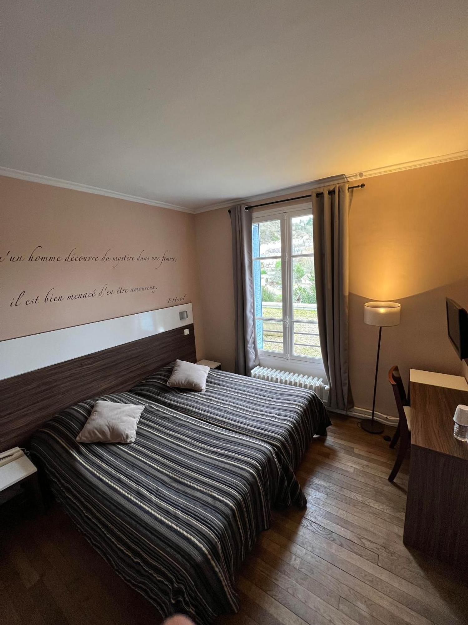 Logis Hotel & Restaurant - Les Bords De Seine لاروش غويون المظهر الخارجي الصورة