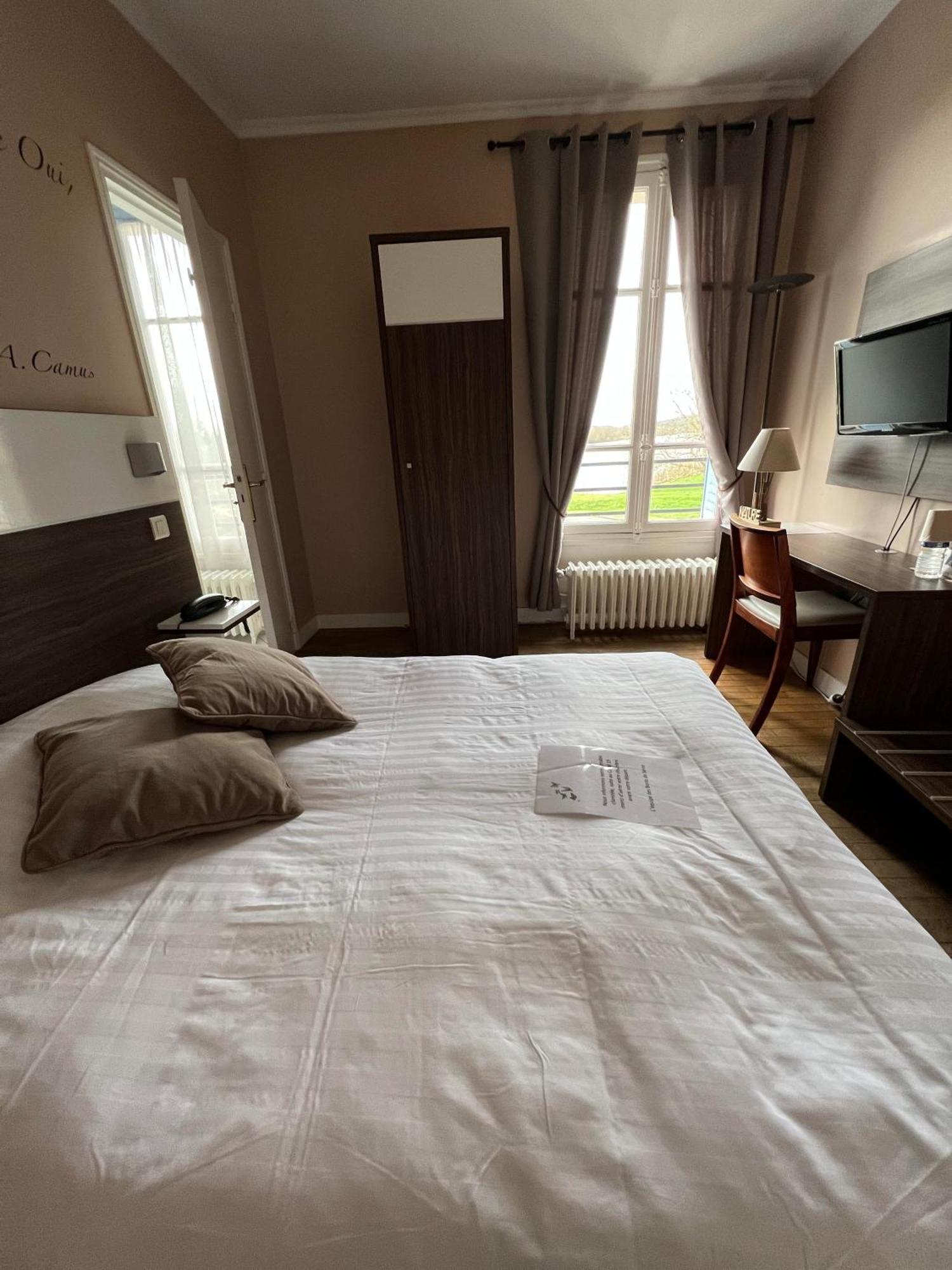 Logis Hotel & Restaurant - Les Bords De Seine لاروش غويون المظهر الخارجي الصورة
